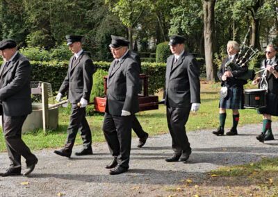 Dudelsackspieler und Urnentrage - Libitina Bestattungen