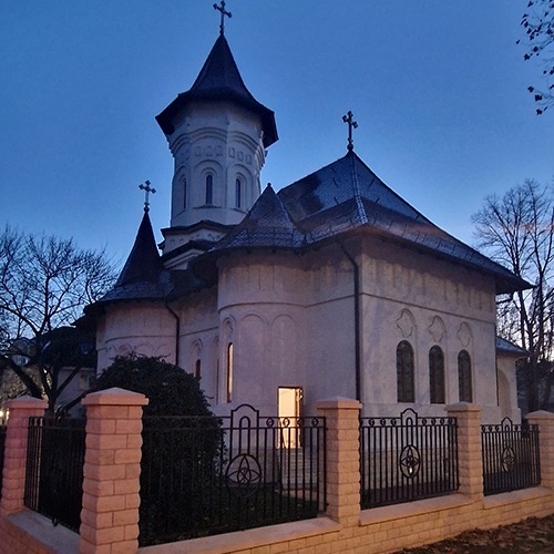 Kirche außen, img. 4 - rumänisch orthodoxe Erdbestattungen