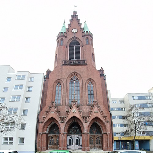 Kirche außen Neu - Serbisch orthodoxe Erdbestattungen